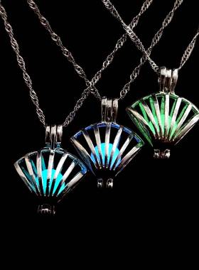 厂家夜间发光镂空贝壳吊坠饰品创意外贸扇形夜光项链现货