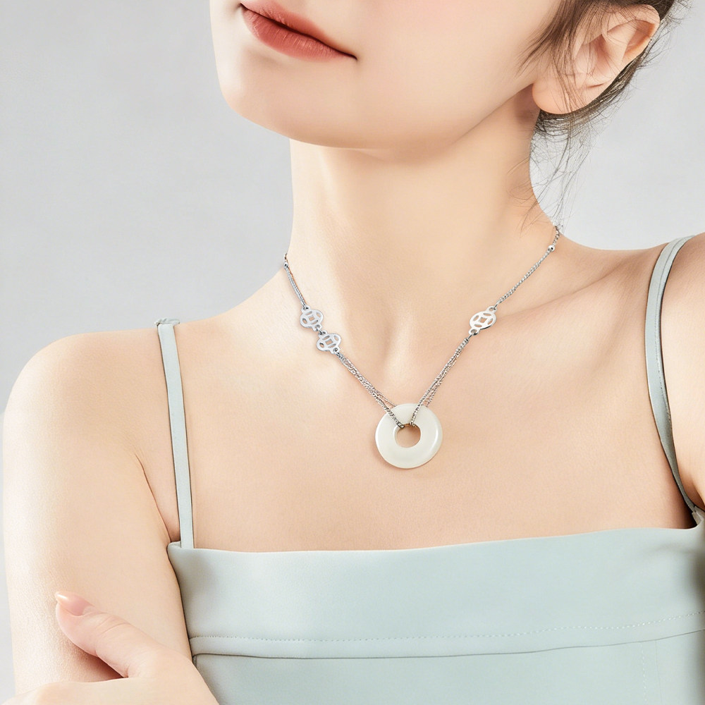 迪士尼新款财运平安扣玉髓项链女锁骨链简约时尚饰品新年礼物女,淘宝优惠券,粉丝福利购,淘宝优惠卷