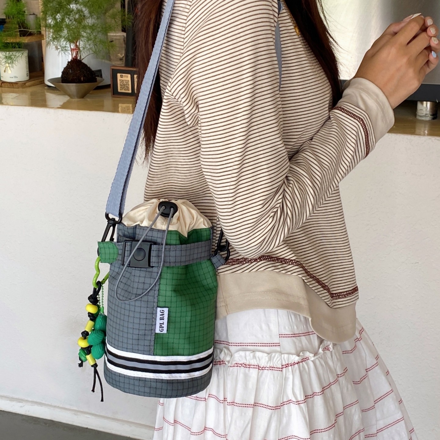 户外水壶挂包水杯袋女户外防水斜挎包水瓶套韩系格子逛街保温杯套,淘宝优惠券,粉丝福利购,淘宝优惠卷