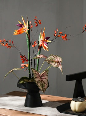 酒店餐桌中间摆花天堂鸟盆栽假花