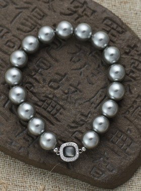 2026年新款轻奢高级真多麻色白色珍珠贝母扣手链小众精致女生手串