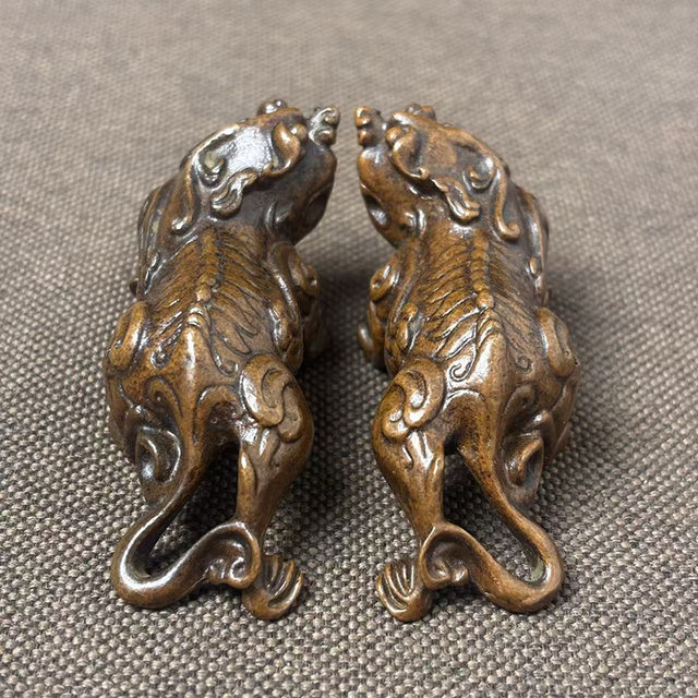 Antique antique pure copper copper solid lucky Pixiu desktop ornaments leather handle pieces retro furnishings old objects