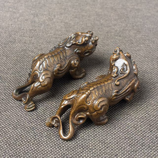 Antique antique pure copper copper solid lucky Pixiu desktop ornaments leather handle pieces retro furnishings old objects