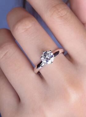 2025新款简约高托六爪婚戒1克拉仿莫桑石戒指女款白金色结婚求婚