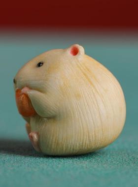 2025鹿角根付 雕刻仓鼠吃萝卜文玩小吊坠配饰手工DIY鹿角彩绘手串