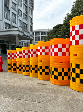 黑龙江滚塑水马防撞桶塑料防撞桶高速路口分流防撞警示隔离墩组合
