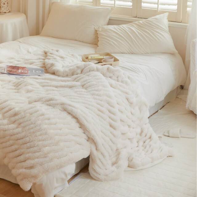 High-end imitation fur velvet blanket comfortable skin-friendly bubble rabbit blanket winter sofa blanket casual blanket light luxury bed cover blanket