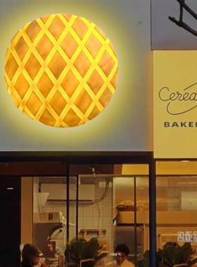 玻璃钢仿真面包汉堡模型门头蛋糕烘焙店招牌大型发光灯箱雕塑定制