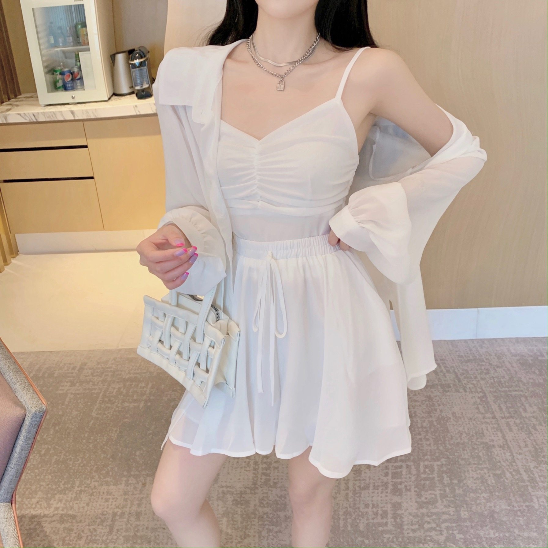 紫色雪纺防晒衫+吊带阔腿气质短裤 森丽顿蕾丝衫/雪纺衫