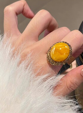 个性金色蜜蜡食指戒指