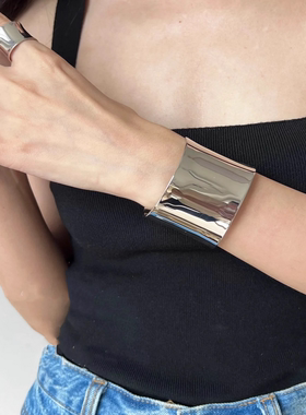 金属冷淡风弧形宽版光面开口手镯