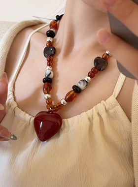 美拉德琥珀彩色串珠爱心吊坠项链