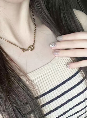 奥米迪奥字母爱心复古做旧项链女