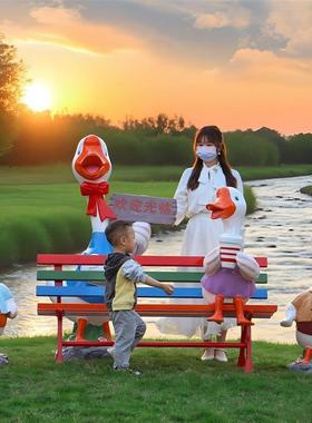 户外商场卡通大鹅装饰草坪小溪仿真鸭子动物雕塑网红拍照公园摆件