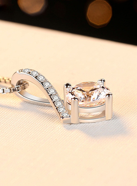 莫桑石项链18k白金克拉女人心