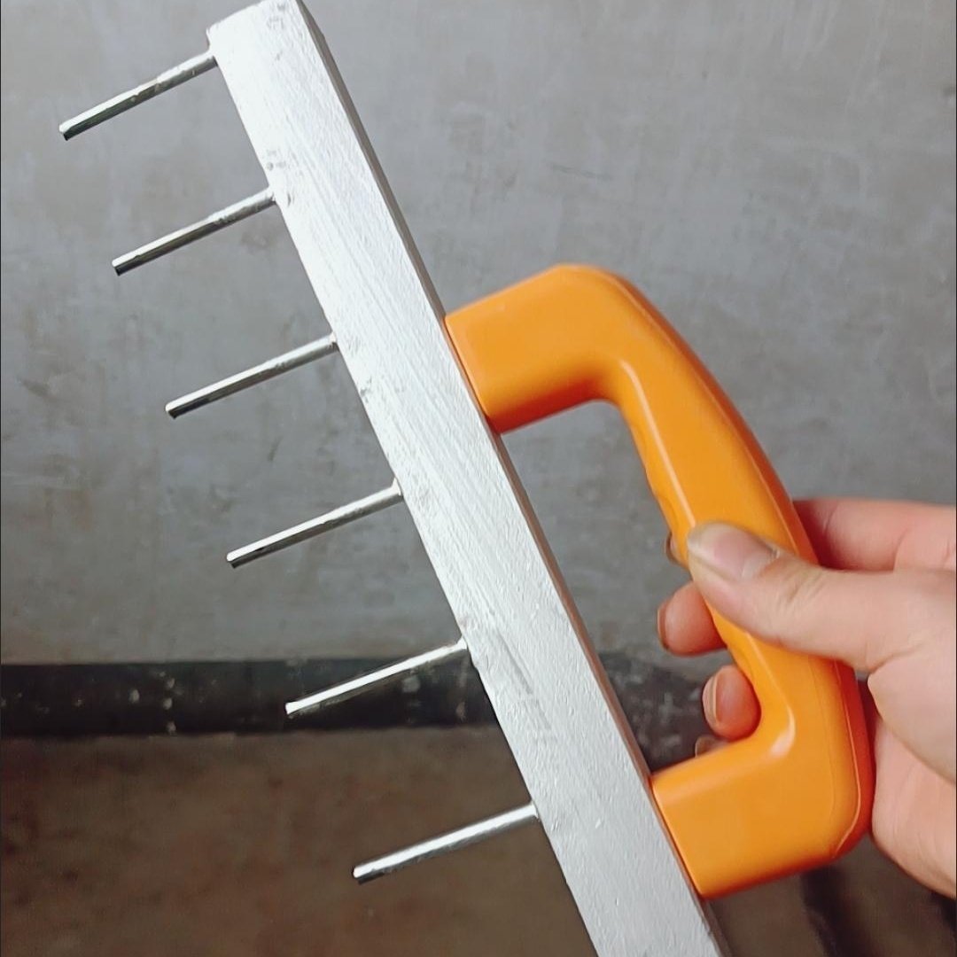 泥瓦工师傅贴瓷砖地砖平灰器松底灰平灰七十齿角钢小手耙装修工具