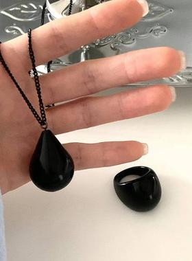 1022韩国东大门代购earlobe黑色水滴项链长款复古毛衣链秋冬配饰