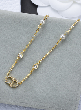 新款CD钻小字母金色珍珠项链经典简约锁骨链小众轻奢choker颈链女