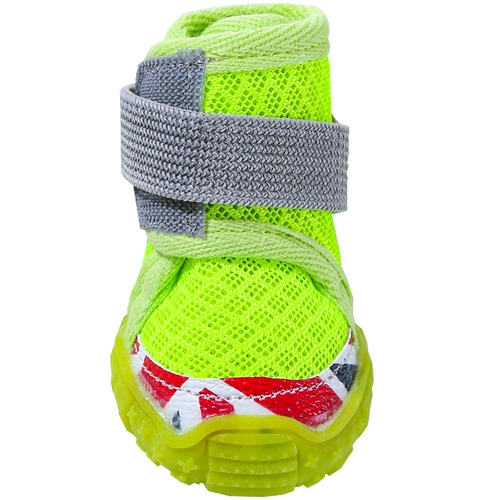 Маленькие собаки и ботинки для собак плюшевые туфли для любимой собаки.