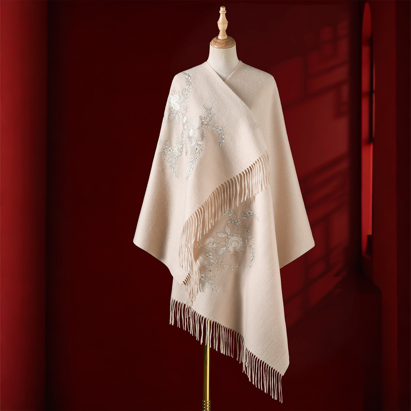 米色羊毛围巾披肩外搭烫钻刺绣披风送妈妈长辈实用礼物高档礼盒装,淘宝优惠券,粉丝福利购,淘宝优惠卷