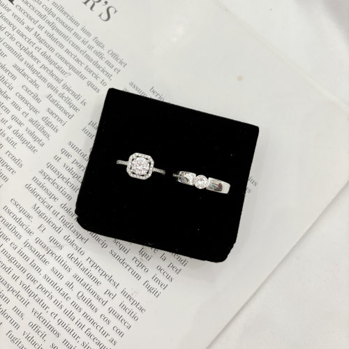 一克拉方钻结婚仿真钻戒婚礼仪式假对戒方形活口可调节婚戒道具 - 图0