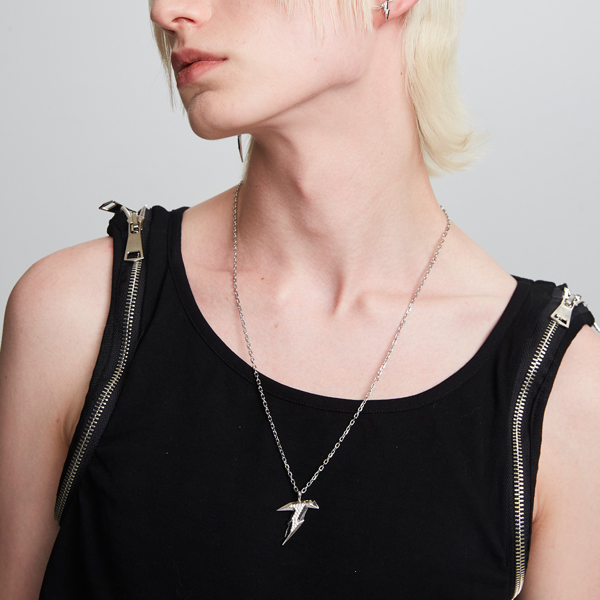 展轩同款YURITAN闪电T字镶钻吊坠项链 - 图0