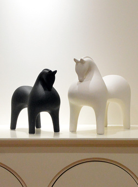 黑白色办公室马陶瓷简约