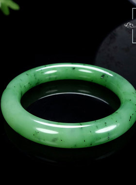 和田玉碧玉籽料原石猕猴桃雕刻