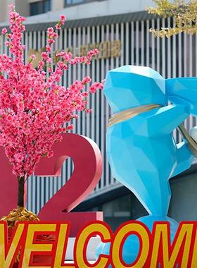 玻璃钢兔子雕塑商场美陈装饰网红几何卡通大摆件户外草坪景观小品