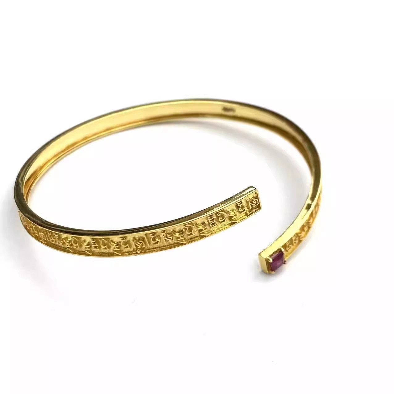 安伯曼18K金50分左右红宝石方形18K金开口手镯,淘宝优惠券,粉丝福利购,淘宝优惠卷