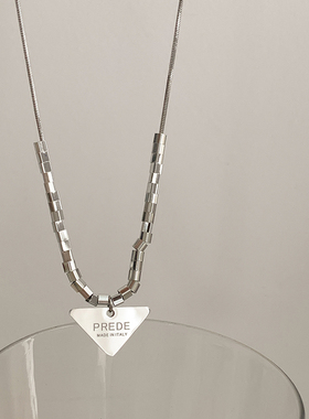 三角字母吊坠项链女轻奢小众锁骨链高级设计感ins嘻哈钛钢配饰潮