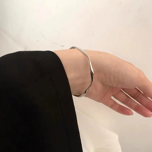 srrmhyn小众设计简约百搭不规则莫比乌斯手镯女ins欧美时尚个性开 - 图0