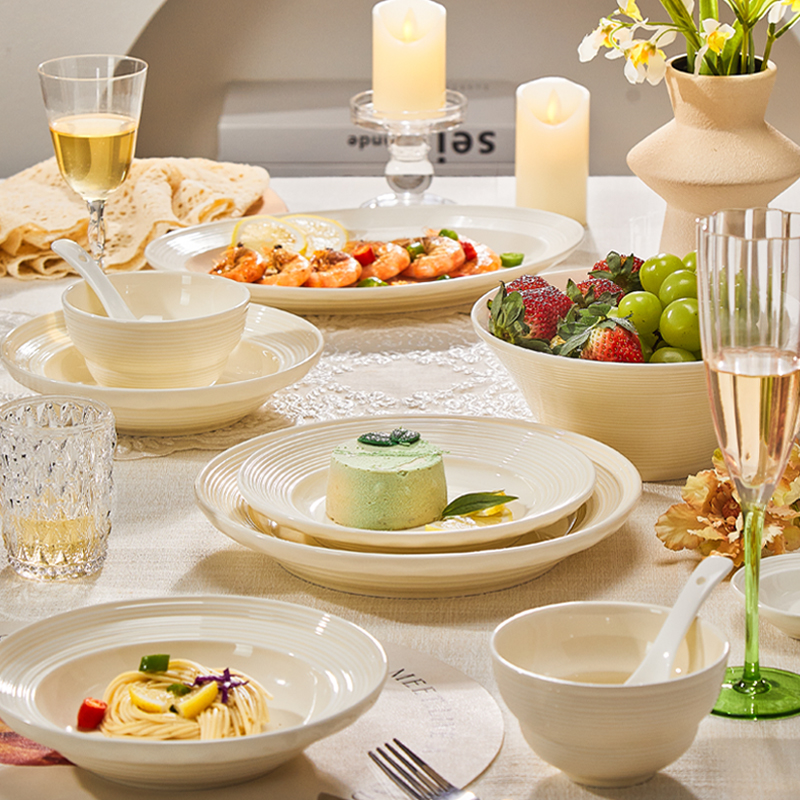 碗碟套装家用2025新款高颜值碗具釉下彩陶瓷碗盘法式餐具套装乔迁