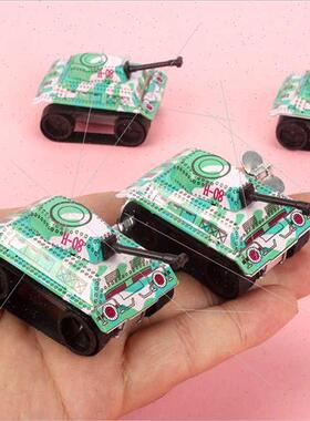 Wind-up clockwork tin tank after 80 nostalgic baby children