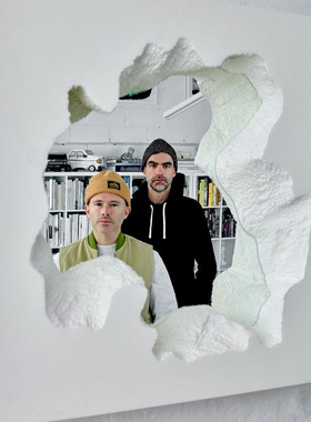 玛吉斯玻璃钢全身镜北欧设计室内