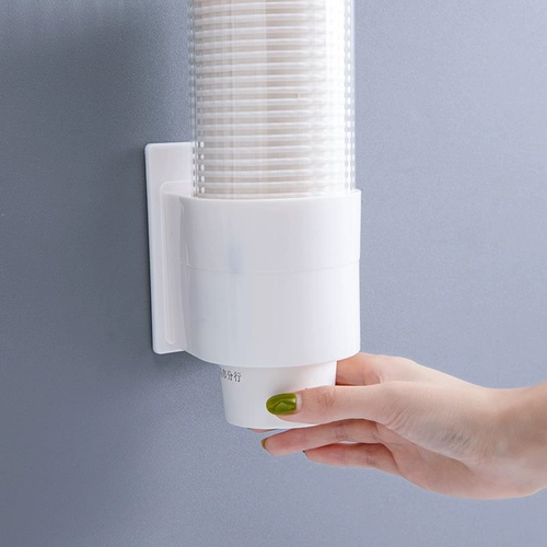 Установите одноразовую чашку для хранения стойки для питьевой воды на стене стены во рту