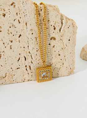 欧美跨境INS轻奢高级感金色方糖锆石吊坠镀18K不锈钢项链锁骨