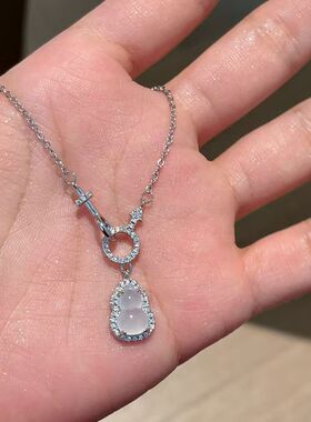 甜酷风蝴蝶项链女玉佛吊坠月亮木马锁骨链小众设计感日常通勤款