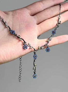 元旦氛围中古小花项链女款氛围感锁骨链甜酷辣妹风吊坠爆款颈链