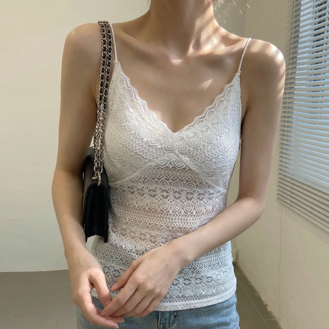 ເສື້ອຍືດຄໍ V-neck lace camisole ພາຍໃນຂອງແມ່ຍິງກວມເອົາເຕົ້ານົມຂ້າງ