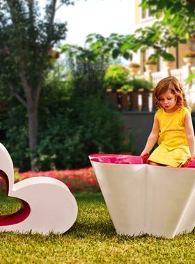 玻璃钢爱心桌椅雕塑商场甜品店商业街心形坐椅摆件户外庭院休息椅