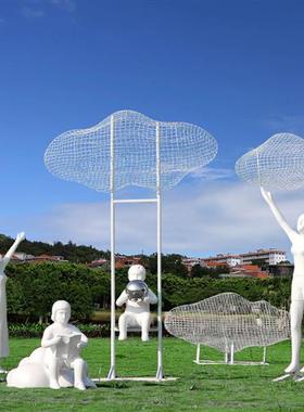 户外不锈钢镂空仿真云朵雕塑玻璃钢人物摆件园林景观草坪装饰小品