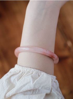 天然粉色圆条手镯金丝玉甜美风女