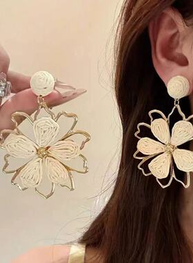 Light luxury starfish earrings, niche temperament earrings