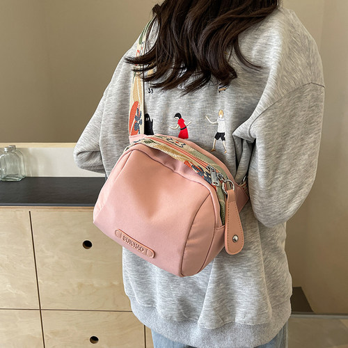 牛津布贝壳包包女士2025新款宽带斜挎包通勤妈咪包外出休闲帆布包 - 图3