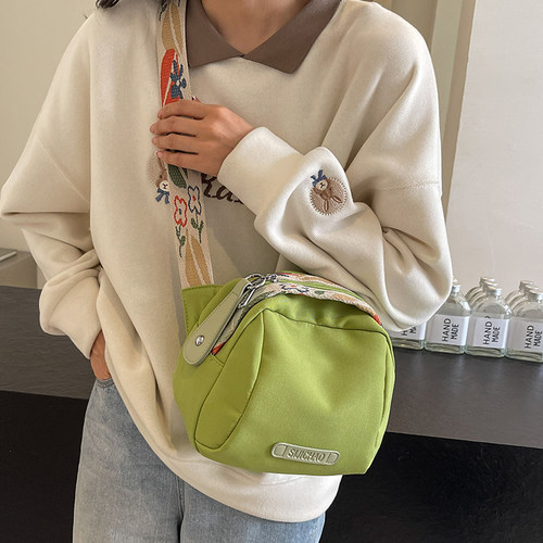 牛津布贝壳包包女士2025新款宽带斜挎包通勤妈咪包外出休闲帆布包 - 图1