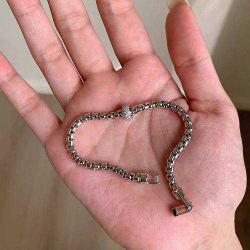 钛钢不掉色“葡萄藤”冷淡风还口链条闪钻跑环手链超cool手环配饰 - 图2