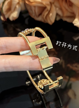 轻奢金色镂空闪闪施水晶花朵手镯