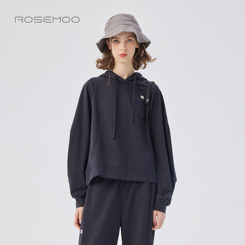 容子木ROSEMOO25秋商场同款柔软高弹针织连帽套头上衣RSS3TP279B - 图1