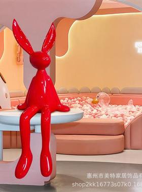户外卡通大白兔玻璃钢雕塑艺术摆件酒店会所大厅室内大型兔子装饰